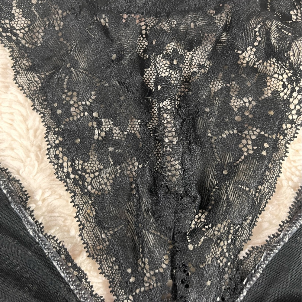 Victoria's Secret Intimates Sexy Floral Lace Bralette Mesh Cutout (36C) NEW - Picture 4 of 5